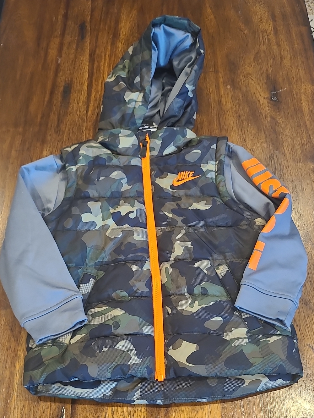 Nike Full Zip Puffer Jacket featuring a green camouflage print Boys 5
